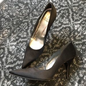 🎉CLEAR OUT SALE 🎉 Stuart Weitzman Satin Heels